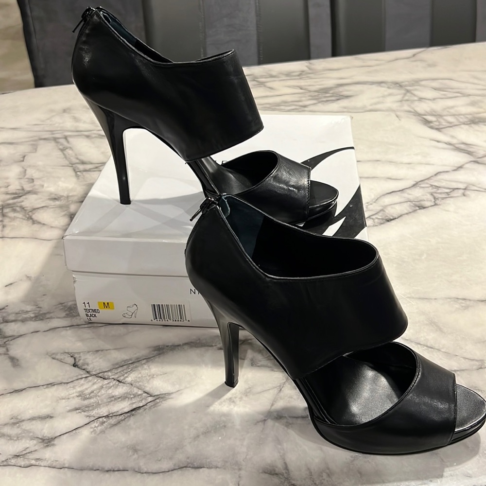 Women high heels, brand Nine West, in excellent condition only been worn once